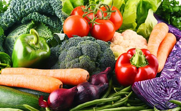 Kompozycja z różnych surowców organicznych warzyw i owoców - Zdjęcie, obraz