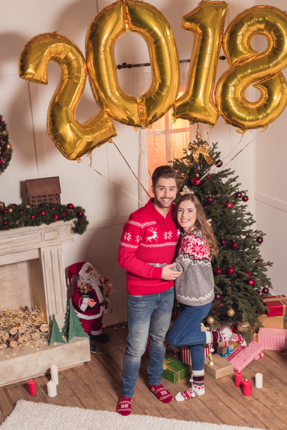couple with golden 2018 balloons - Valokuva, kuva