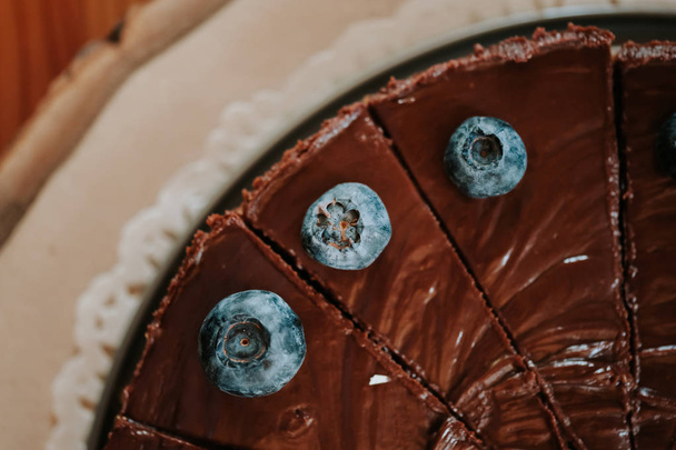 Cranberries e torta de chocolate
 - Foto, Imagem