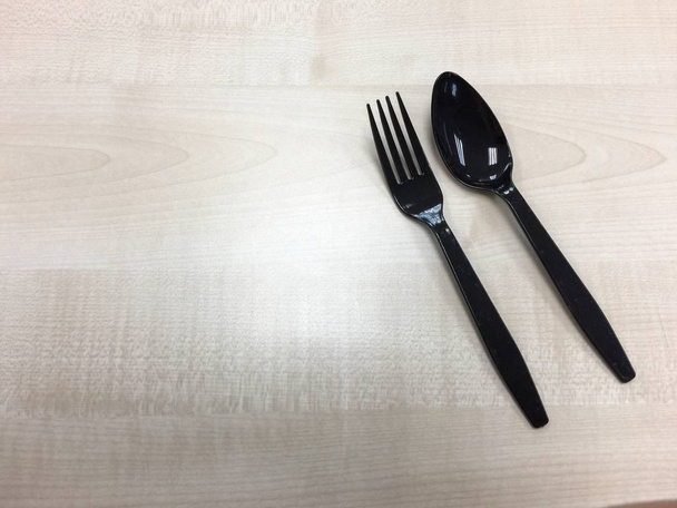 Cuillère et fourchette en plastique noir - Photo, image