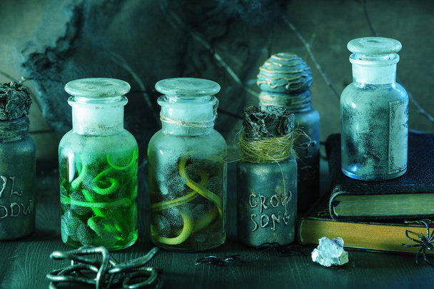 魔女の黙示録の瓶魔法の薬ハロウィンの装飾 - 写真・画像