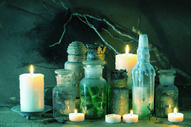 heks apotheker potten magie drankjes halloween decoratie - Foto, afbeelding