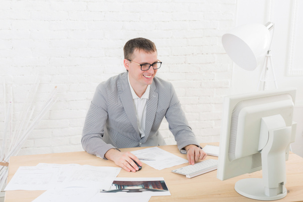 Young businessman in office with computer - Photo, Image