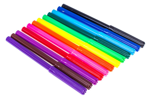 Marcadores multicoloridos em branco
 - Foto, Imagem