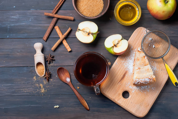 apple pie and tea on a wooden table - Valokuva, kuva