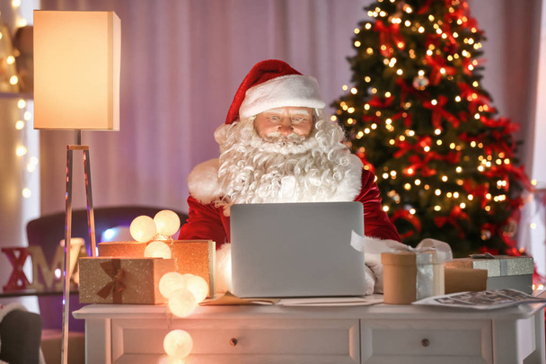 Santa Claus using laptop  - Valokuva, kuva