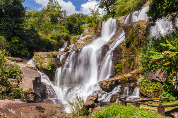 Cachoeira Mae Klang, Parque Nacional Doi Inthanon, Chiang Mai, Tailândia - Fotografia, imagem