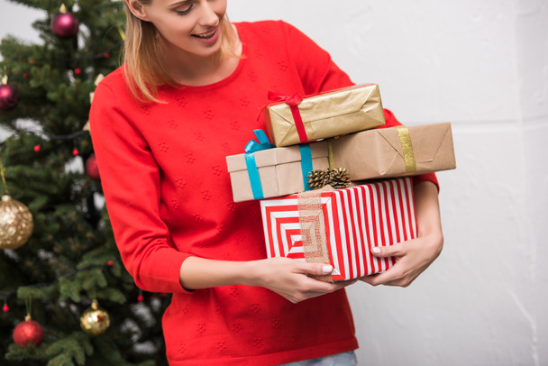 woman with christmas presents - Foto, immagini