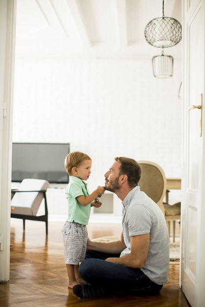 Happy father with his son playing at home - 写真・画像