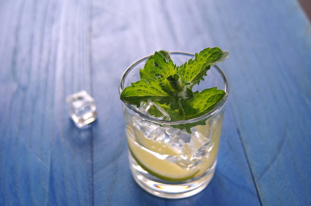 Mojito cocktail with lime and mint - 写真・画像