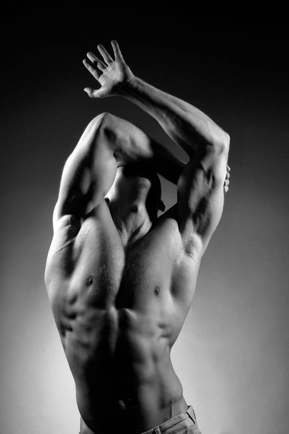Muscular man with sexy body - Foto, Bild