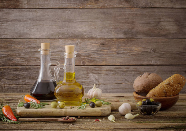 olíva olajjal ízesített fűszerek és egyéb összetevők - Fotó, kép