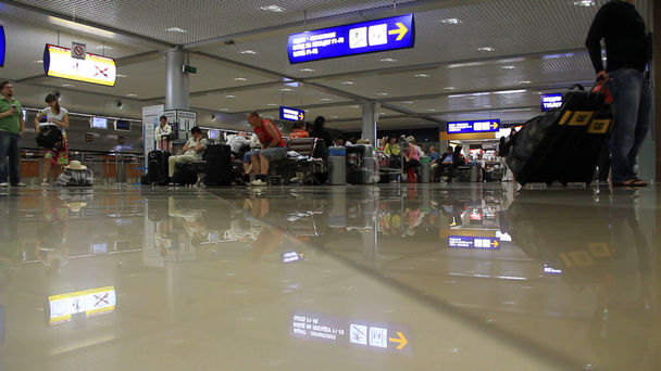 Aeropuerto internacional de Borispol. Espacio de espera en la nueva terminal F
 - Metraje, vídeo