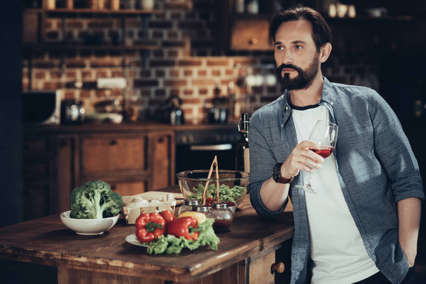 man drinking wine while cooking - Zdjęcie, obraz