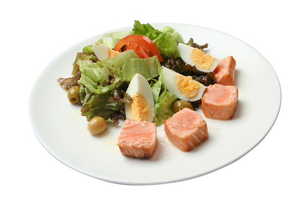 Lachsstücke mit Salat, Oliven, - Foto, Bild