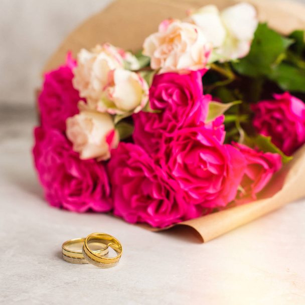 кільця і троянди букет
 - Фото, зображення