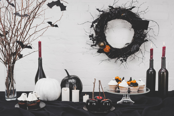sobremesas e decorações do dia das bruxas
 - Foto, Imagem