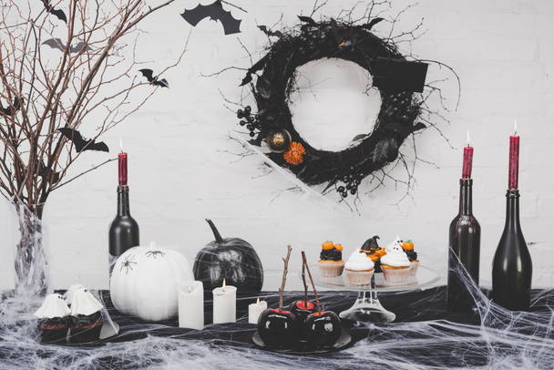 postres y decoraciones de halloween
 - Foto, imagen