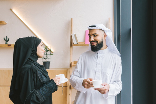 muslim couple drinking coffee - Zdjęcie, obraz