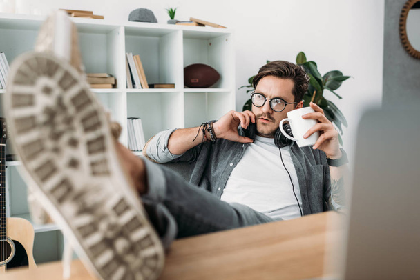 man with headphones drinking coffee - Foto, Imagem