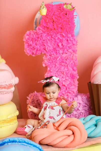 Cute little girl celebrate her first birthday - Foto, Imagen