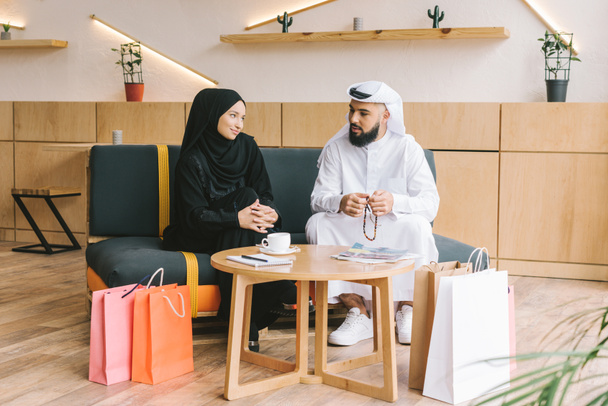 couple musulman dans le café
 - Photo, image
