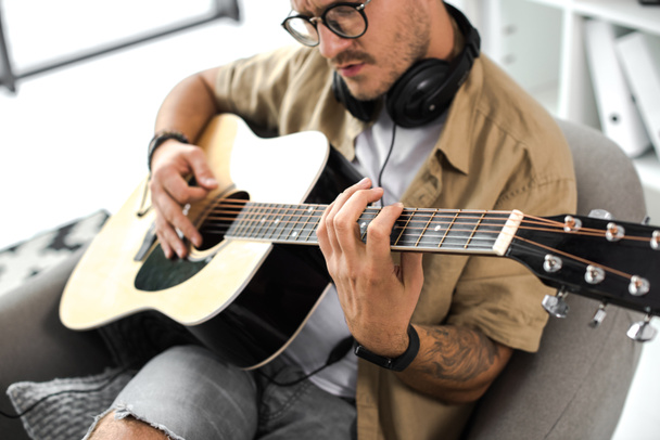 man playing guitar - Foto, Imagem