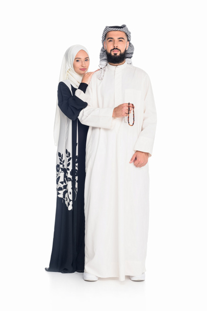 muzułmańskiej parze embraing - Zdjęcie, obraz