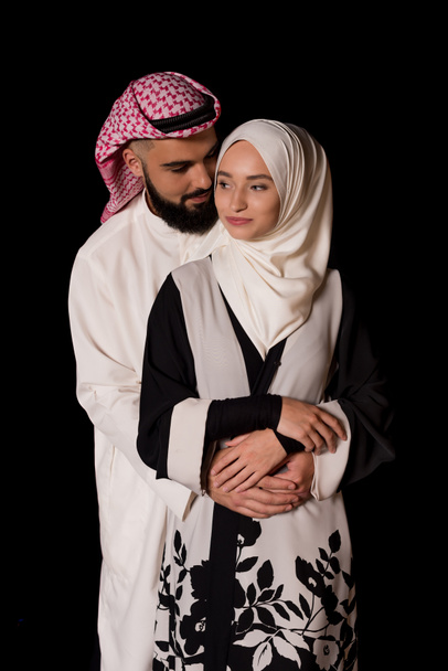 abraçando casal muçulmano
 - Foto, Imagem