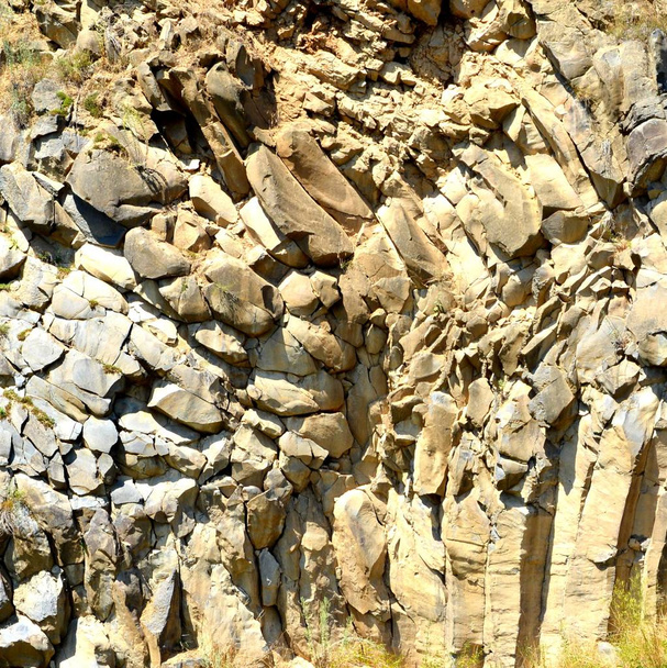 colonnes de basalte rochers en Racos, Transylvanie, Roumanie
 - Photo, image