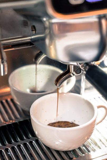 Coffee machine brewing a coffee - Foto, imagen