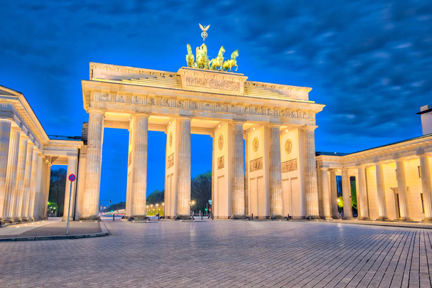 Brandenburger Tor in Berlijn, Duitsland in de nacht - Foto, afbeelding