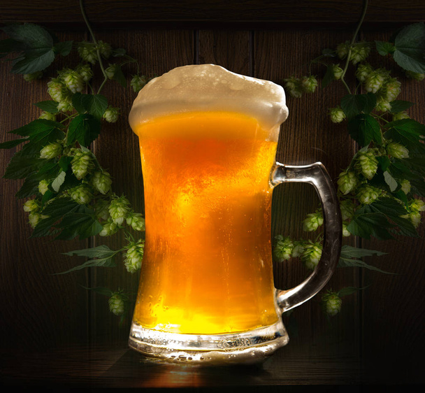 Un vaso de cerveza fresca y fría
  - Foto, Imagen
