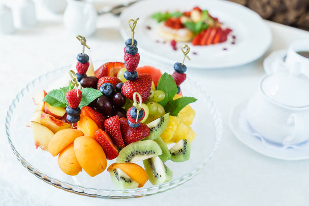 dessert with fresh fruits - Фото, зображення