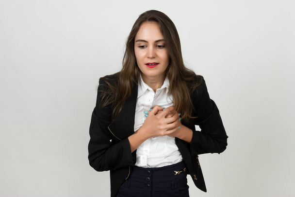 Красива молода бізнес-леді з серцевим нападом або зламаним серцем
 - Фото, зображення