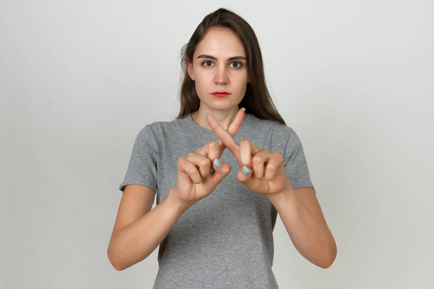 Mujer mostrando gesto de stop
 - Foto, imagen