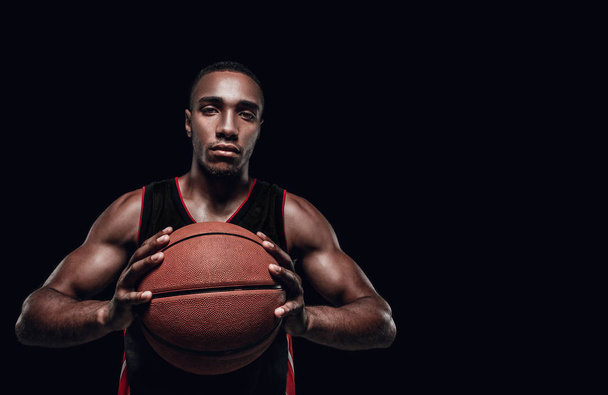 The portrait of a basketball player with ball - Foto, Bild