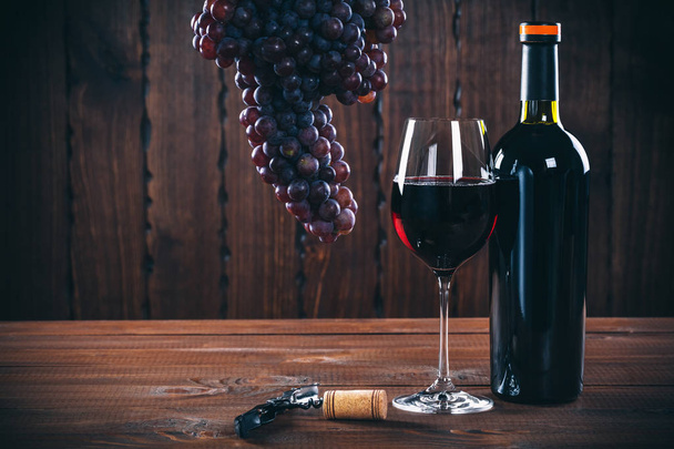 Bottle and glass of red wine - 写真・画像