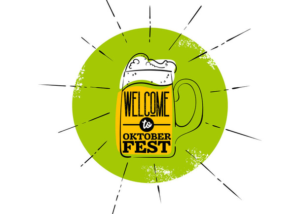L'icona piatta del festival dell'ottobre. Distintivo verde con raggi, tazza di birra e benvenuto al testo dell'Oktoberfest
.  - Vettoriali, immagini
