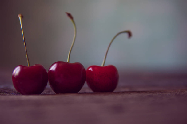 Cherry on wooden board. Tree cherries, selective focus - Foto, afbeelding