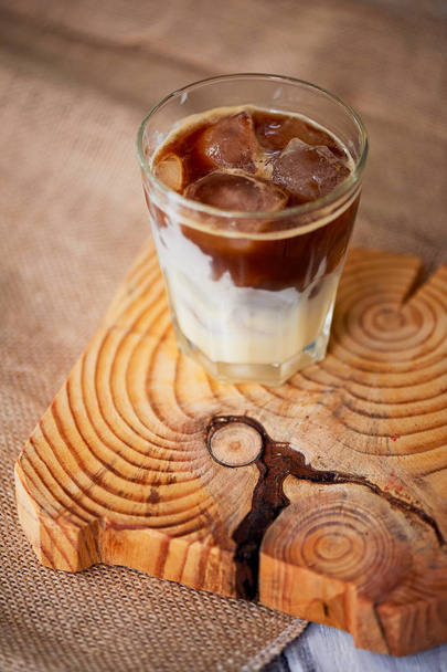Coffee in Hong Kong will stakanam in a glass , with ice. Coffee drink - Fotoğraf, Görsel