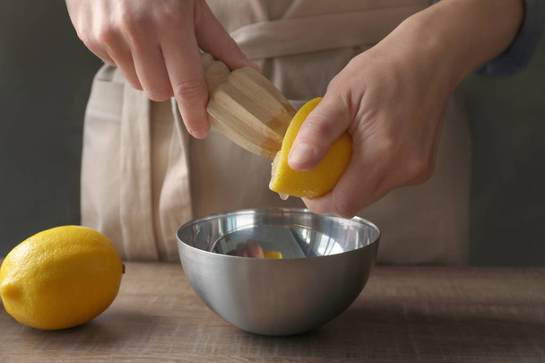 Man extracting lemon juice   - Zdjęcie, obraz