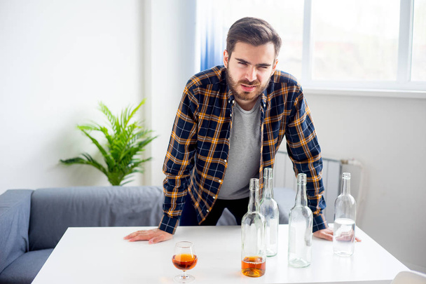 Alcohol addicted man - Foto, Bild