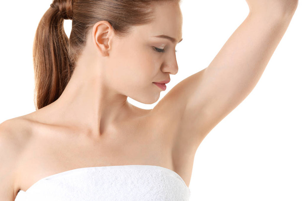  young woman using deodorant  - Foto, imagen