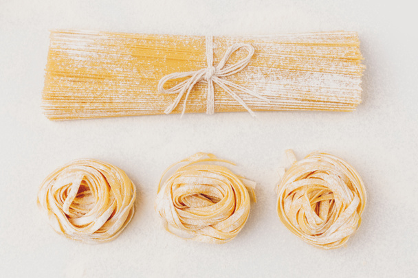 ruwe pasta samenstelling - Foto, afbeelding