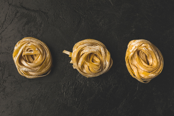 row of rolled pasta - Foto, Imagem