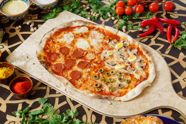 tasty pizza on table - Foto, immagini