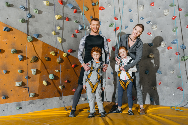 Family standing near climbing walls - Valokuva, kuva