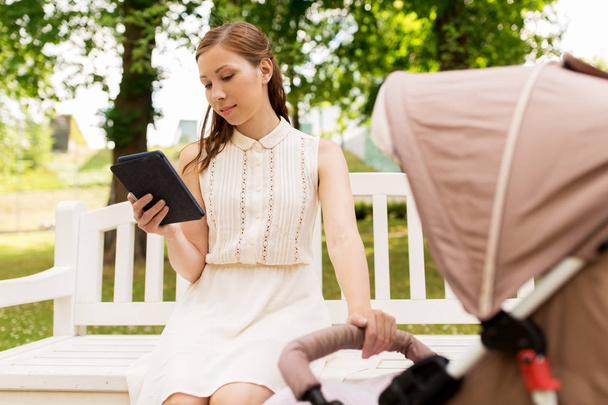 happy mother with tablet pc and stroller at park - Foto, Imagem