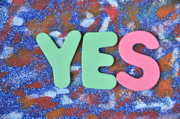 woord Ja op een abstract   - Foto, afbeelding